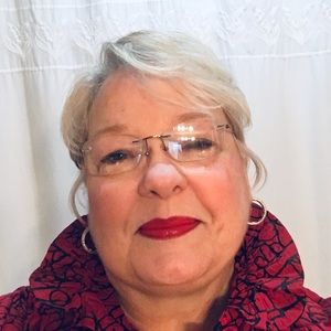 Meet your Posher, Loraine